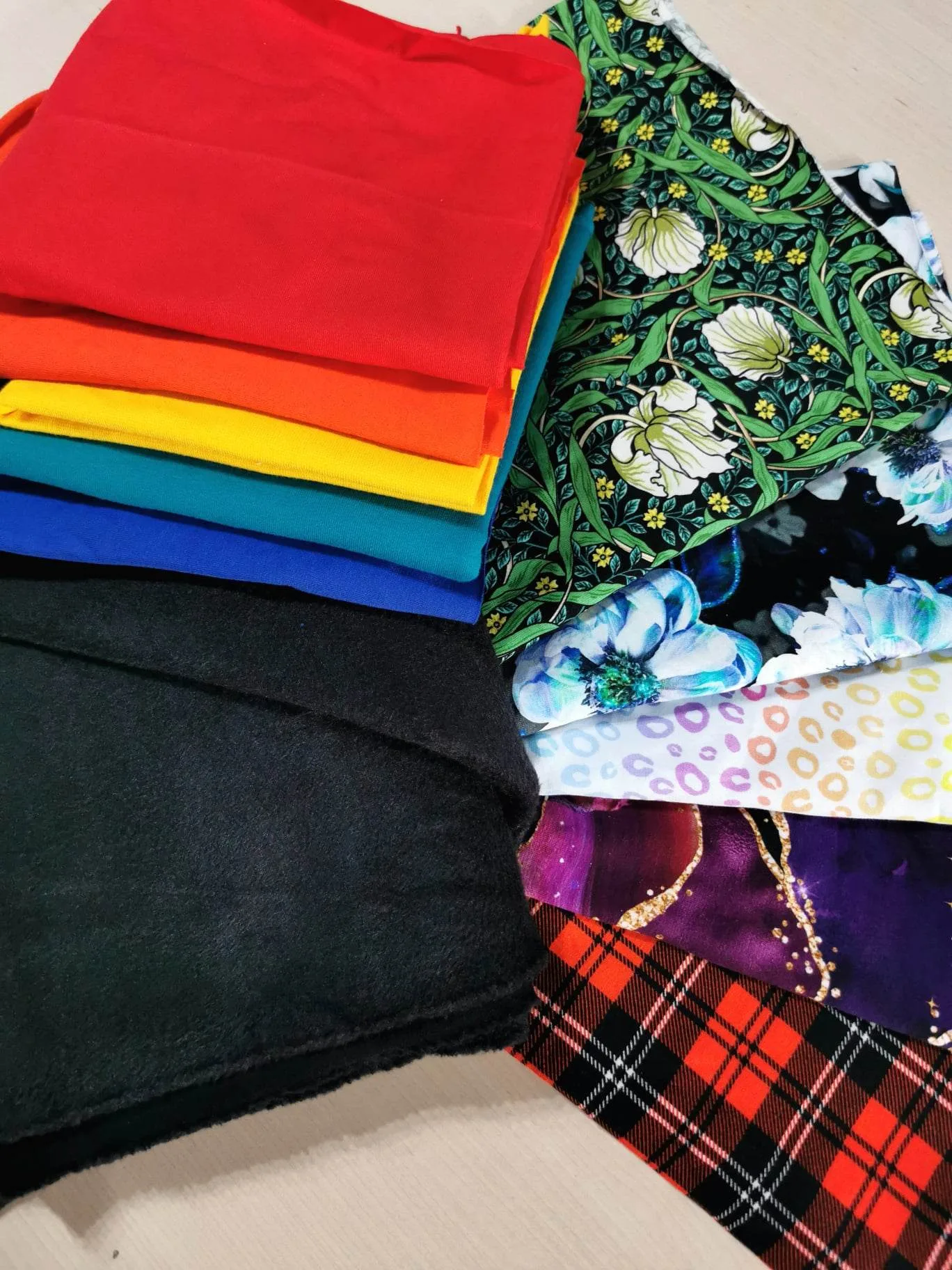 Mystery Remnant Bargain Fabric Bundle 5 Mystery Remnant Bargain Fabric Bundle - Image 2